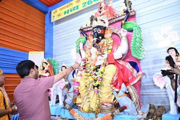 Minister Nandi visit pandals to perform puja