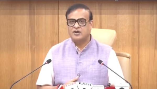 कैबिनेट की बैठक के बाद संवाददाता सम्मेलन को संबोधित करते हुए मुख्यमंत्री डॉ हिमंत बिस्व सरमा।