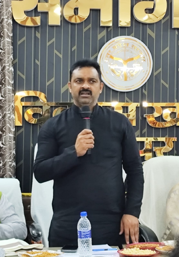 Kamlesh Paswan at Rudrapur Block Auditorium in Deoria district on Saturday
