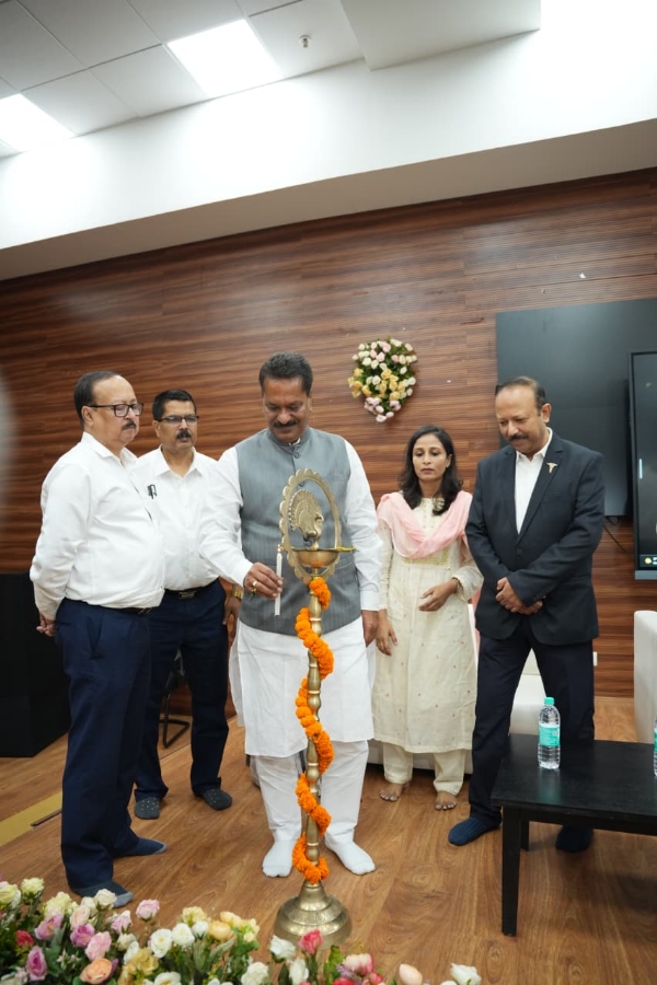 Health and Family Welfare Minister Ashok Singhal Inaugurating the workshop on  Robotic Heart Surgery.