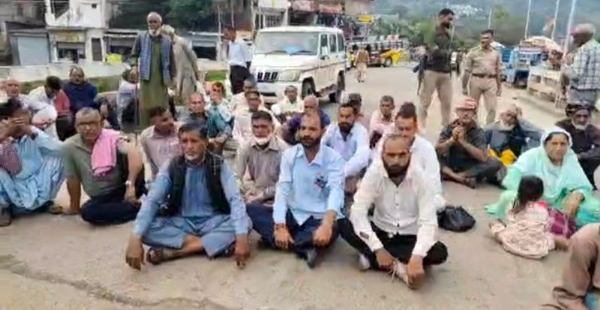Retired J&K Minerals coal mine workers protest