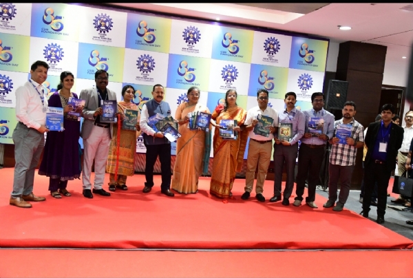 Union Minister Jitendra Singh and others at the launch of a science magazine in five languages.