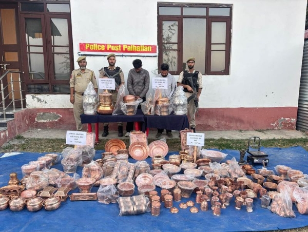 Baramulla Police Crack Hyderbeigh Market Theft Case, Recover Stolen Copper Utensils; Three Apprehended
