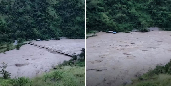 Floodwaters in Nepal’s Kaligandaki River sweep away a bridge linking Syangja and Gulmi. Floodwaters in Nepal’s Kaligandaki River sweep away a bridge linking Syangja and Gulmi.