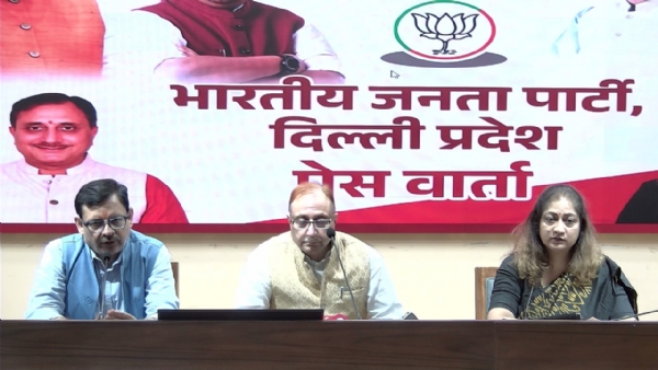 Mayor Pravesh Wahi  and Deputy Mayor Dr Monika Pant addressing the media