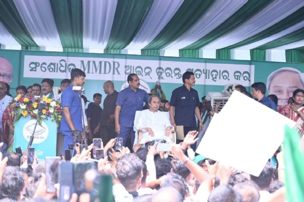 Naveen Patnaik joins the BJD’s protest march