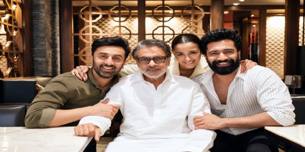 ‘Love & War’ Team Celebrates Ranbir Kapoor’s Birthday on Film Set