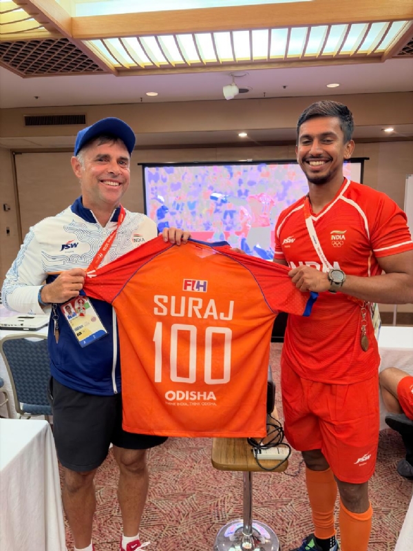 Coach Craig Fulton presenting a special jersey to goalkeeper Suraj Karkera. Photo Credit: Hockey India.