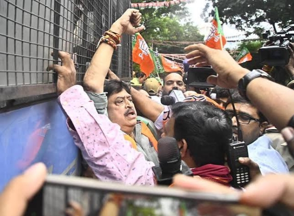 BJP leaders detained during Secretariat protest over fee reimbursement dues