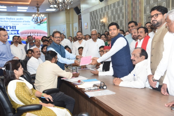 Dhanraj Parimal Nathwani filing his nomination papers Dhanraj Parimal Nathwani filing his nomination papers