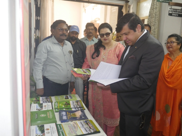 Addressing the women farmers, Prof. (Dr.) Jonathan A. Lal