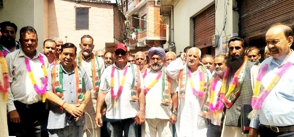 Cong holds “Chopal pe Charcha” at Sunderbani, raises concern over Chanda Chori, paper leaks