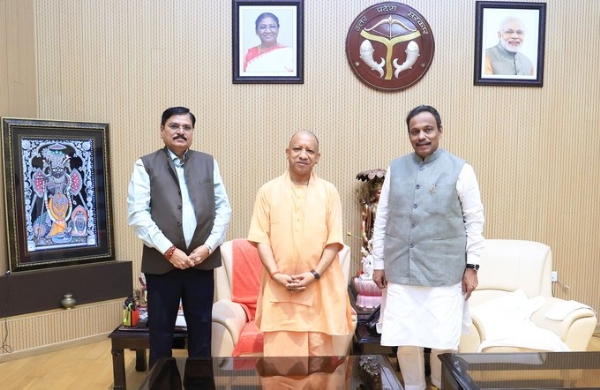 Vinod Tawde met with UP CM to discuss organizational strategies on Sunday Vinod Tawde met with UP CM to discuss organizational strategies on Sunday
