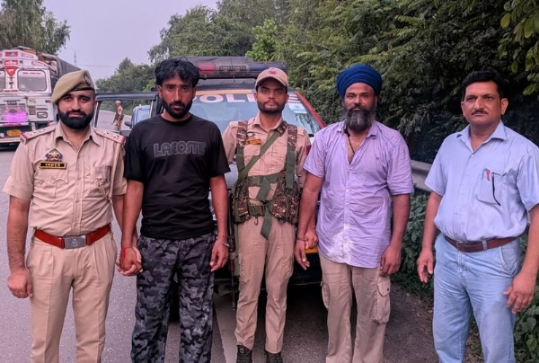 J&K Police Bust Inter-State Narcotics Smuggling Network In Kathua, Four Arrested J&K Police Bust Inter-State Narcotics Smuggling Network In Kathua, Four Arrested