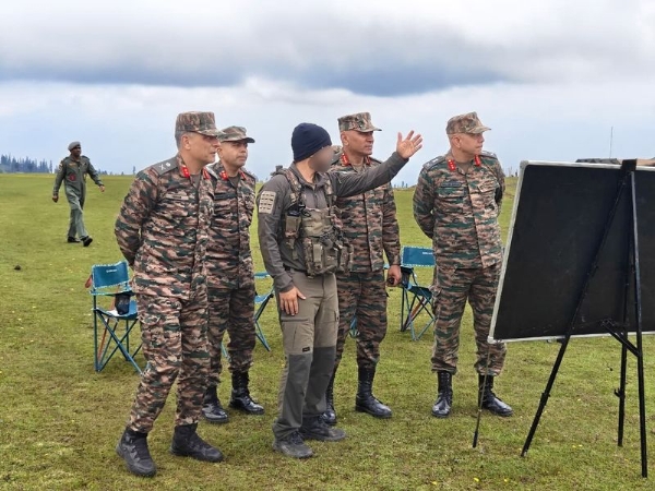 Northern Army Commander Reviews Security Situation, Operational Preparedness Of Troops In South Kashmir Northern Army Commander Reviews Security Situation, Operational Preparedness Of Troops In South Kashmir