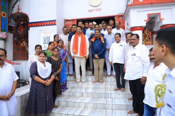 Odisha Governor Visits Maa Samaleswari Temple in Sambalpu Odisha Governor Visits Maa Samaleswari Temple in Sambalpu