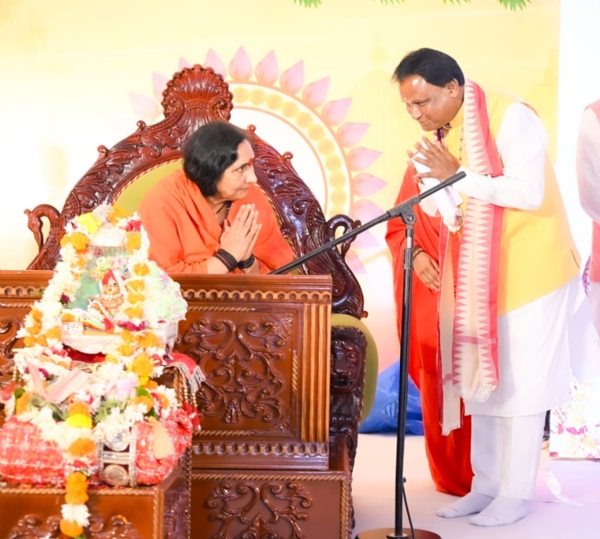 CM Mohan Majhi Attends Bhagabata Katha in Puri