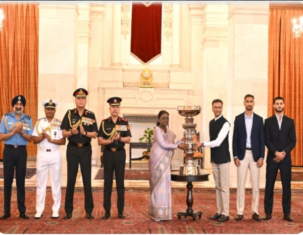 President Droupadi Murmu Presents Presidents Cup Trophy to Durand Cup Champions East Bengal