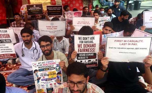 Medical interns continue strike as Govt sets Oct 3 deadline for stipend hike process Medical interns continue strike as Govt sets Oct 3 deadline for stipend hike process