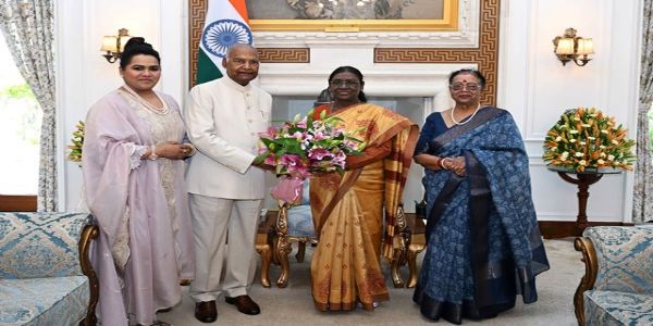 Former President Ram Nath Kovind Meets President Droupadi Murmu with Family